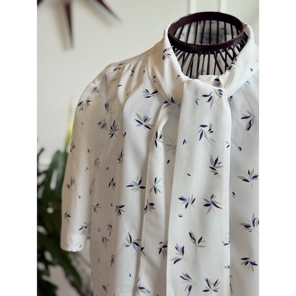 Symmetry White Blouse with Black Pattern - Picture 11 of 12